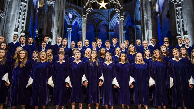 Holiday TV for Dec. 11: ‘Christmas Light Fight,’ St. Olaf choir, ‘Eloise’