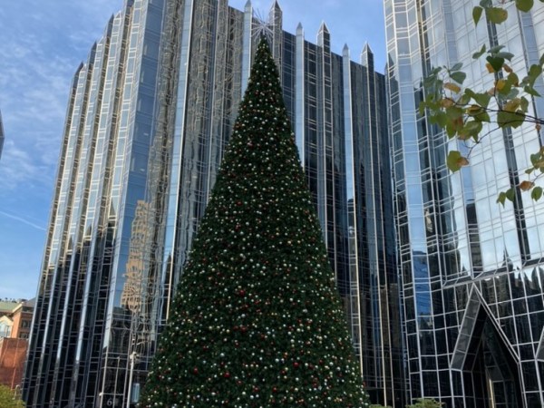 New tree set to debut at PPG Place ice&nbsp;rink