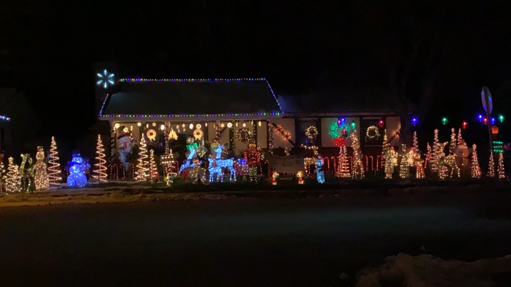 Pittsburgh area drive-thru lights&nbsp;displays