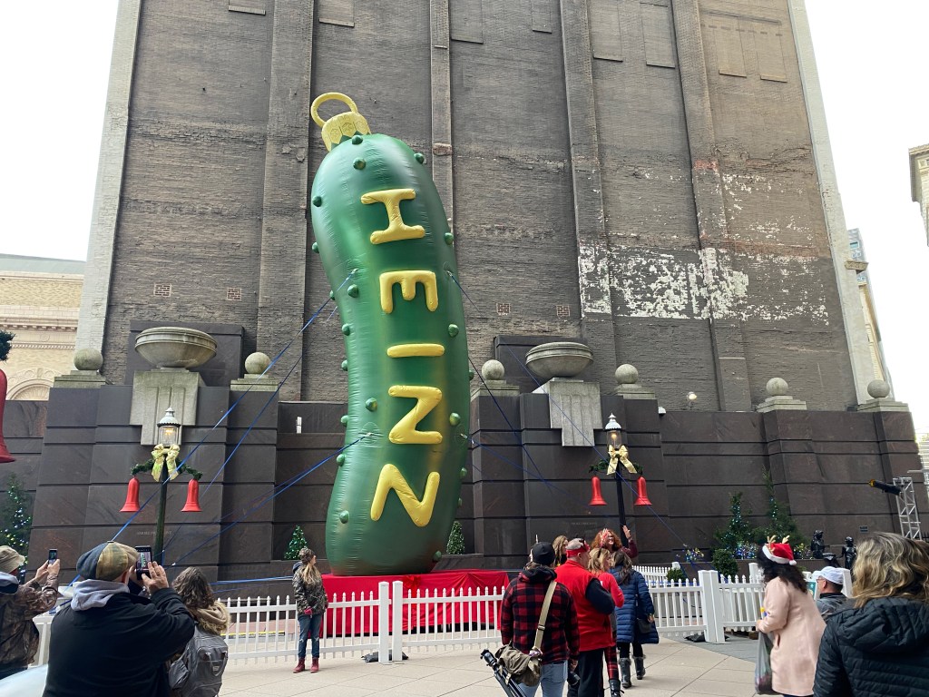 Self-guided holiday selfie snapshot tour … or a fun ‘holiday day’ around Downtown&nbsp;Pittsburgh