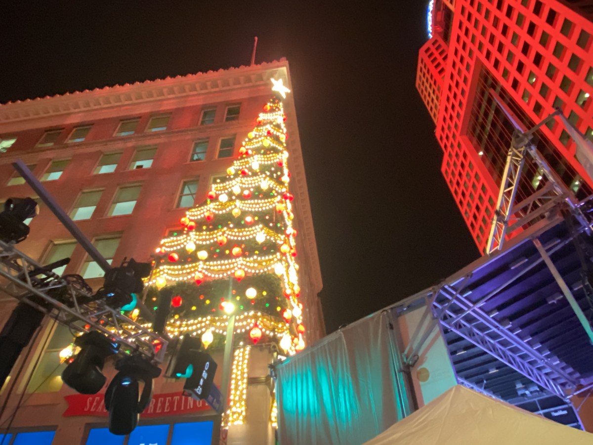 The ultimate guide to Pittsburgh Light Up Night&nbsp;2022