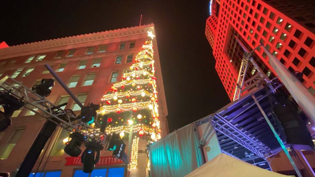 The ultimate guide to Pittsburgh Light Up Night&nbsp;2022
