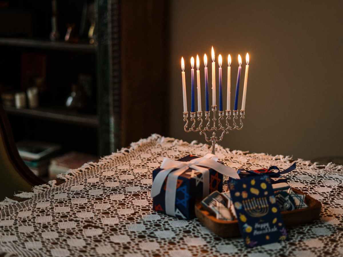 What is the history of&nbsp;Hanukkah?