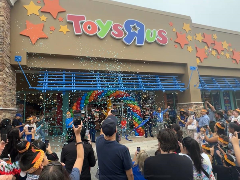 Toys R Us to open 120 stores for holiday&nbsp;season