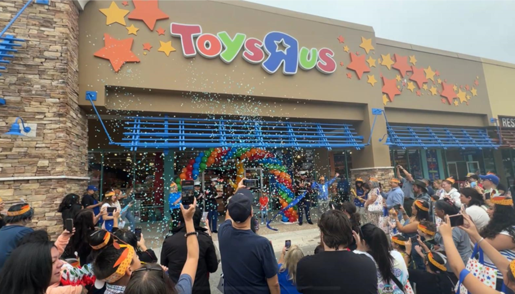 Toys R Us to open 120 stores for holiday season